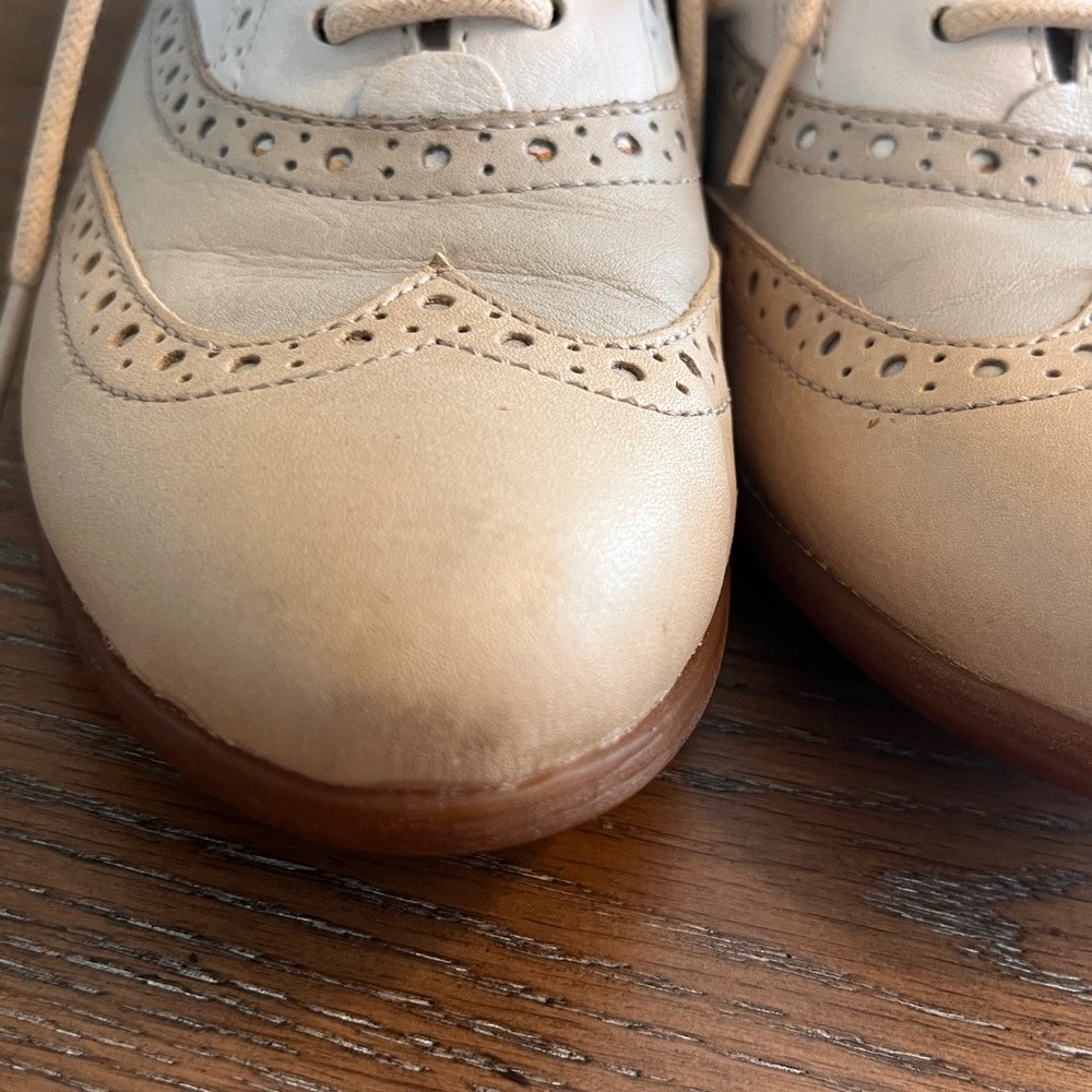 Born Two-Tone Cream and Light Tan Brogue Lace-Up Flats Size 9 - Picture 2 of 13